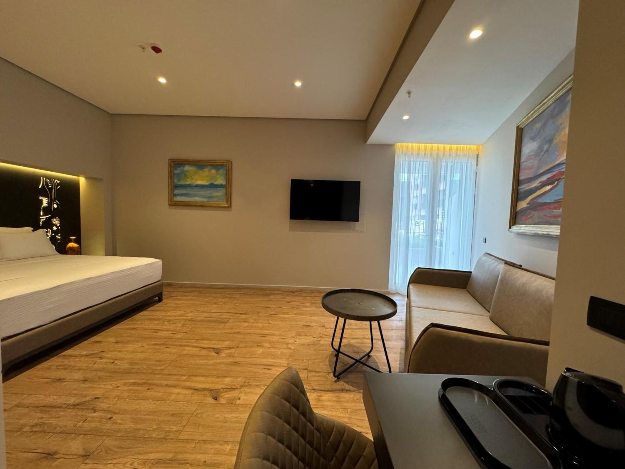 Arka Art Hotel Kashari Exterior foto A room at the hotel